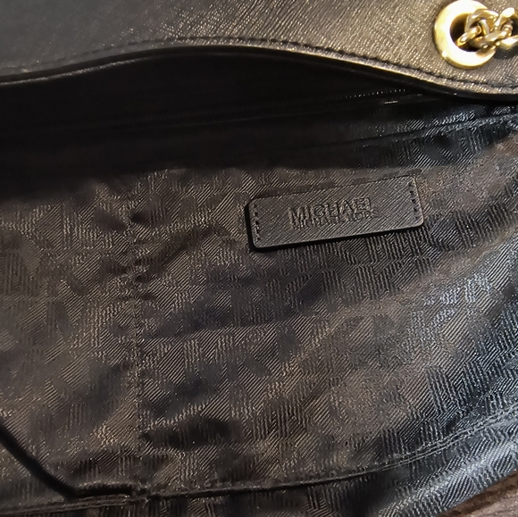 Michael Kors Jet Set Travel Black Saffiano Leather Shoulder Bag EUC - Picture 4 of 13